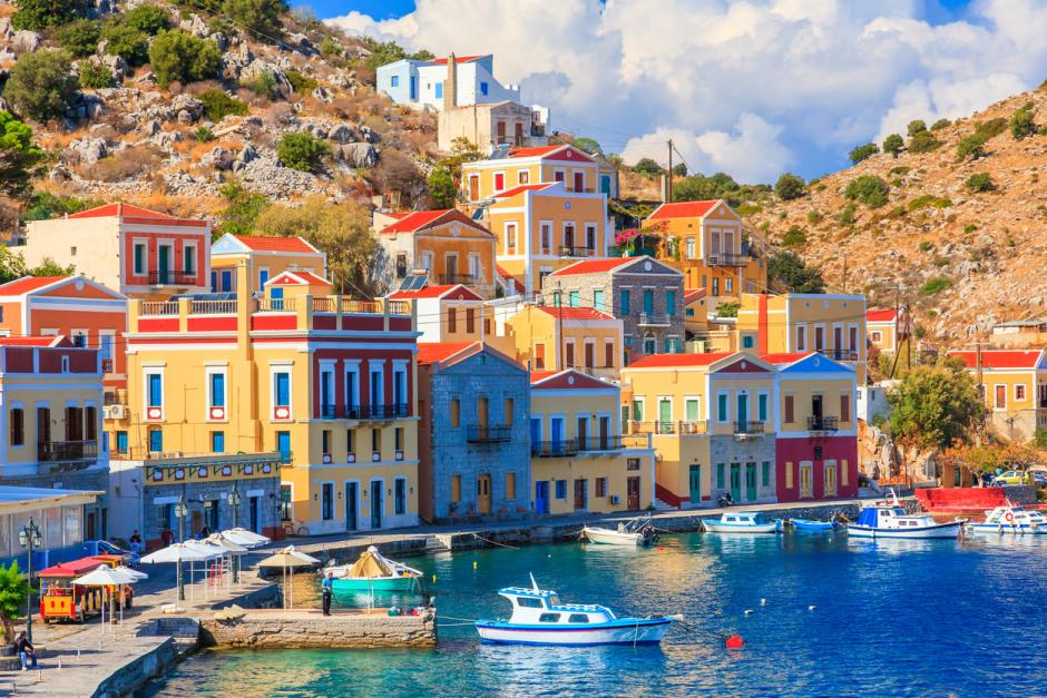 Algunas de las coloridas mansiones en la isla de Symi