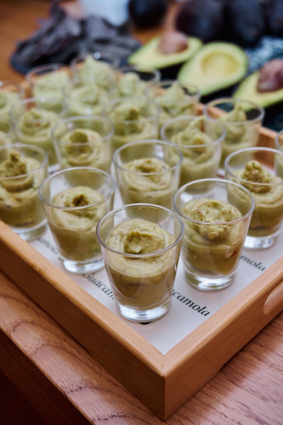 Presentación de 'Guacamola' servido en vasos de chupito