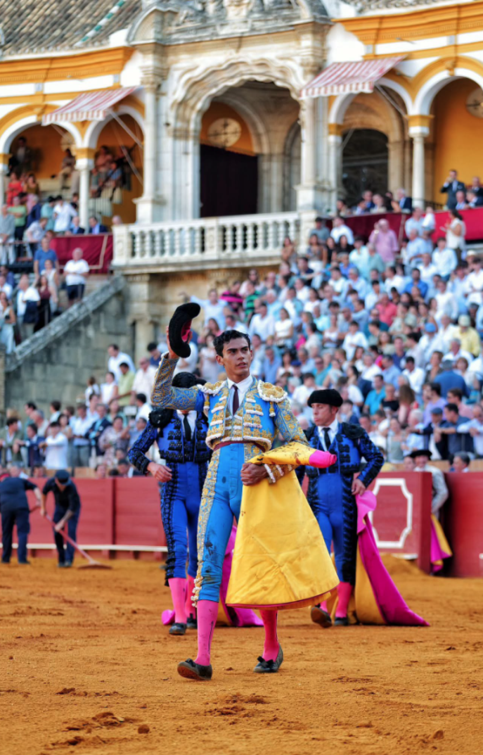 Ignacio Garibay saluda al público sevillano