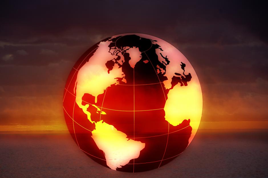 Una ilustración fotográfica de un globo terráqueo ilustrado con el aumento de temperaturas