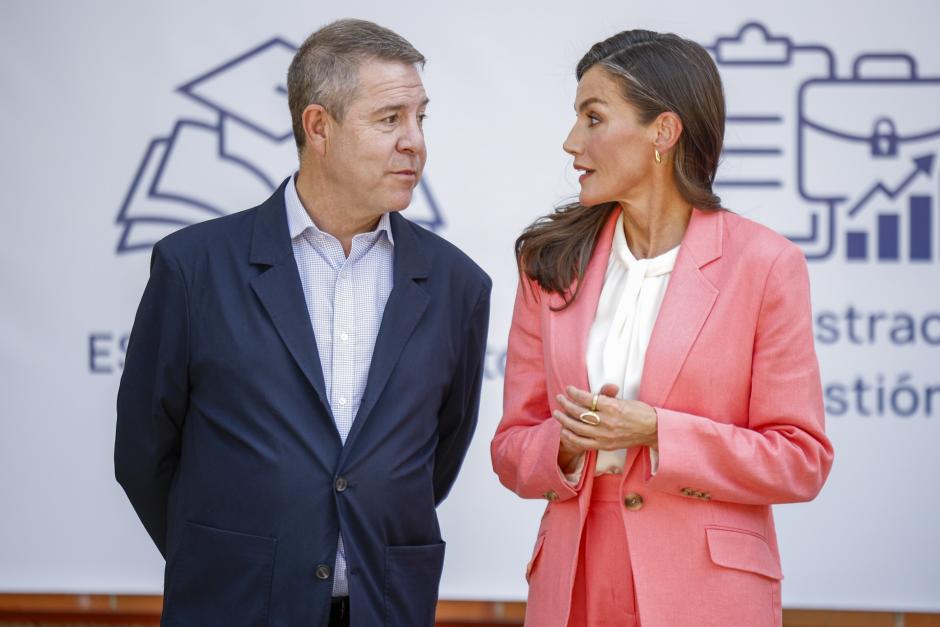 Doña Letizia con el presidente de Castilla-La Mancha, Emiliano García-Page
