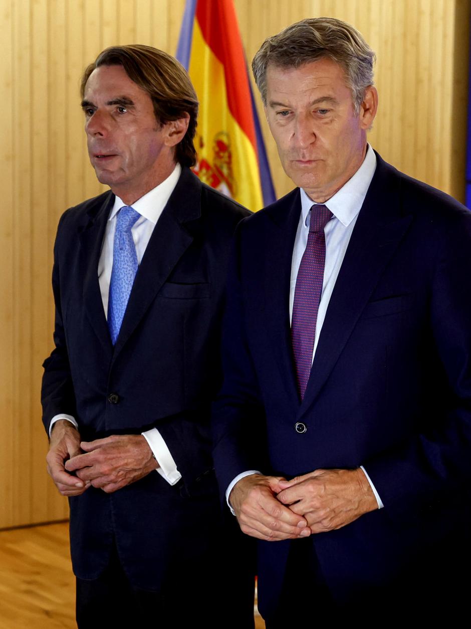 El presidente del PP, Alberto Núñez Feijóo, y el expresidente del Gobierno y presidente de la Fundación FAES, José María Aznar