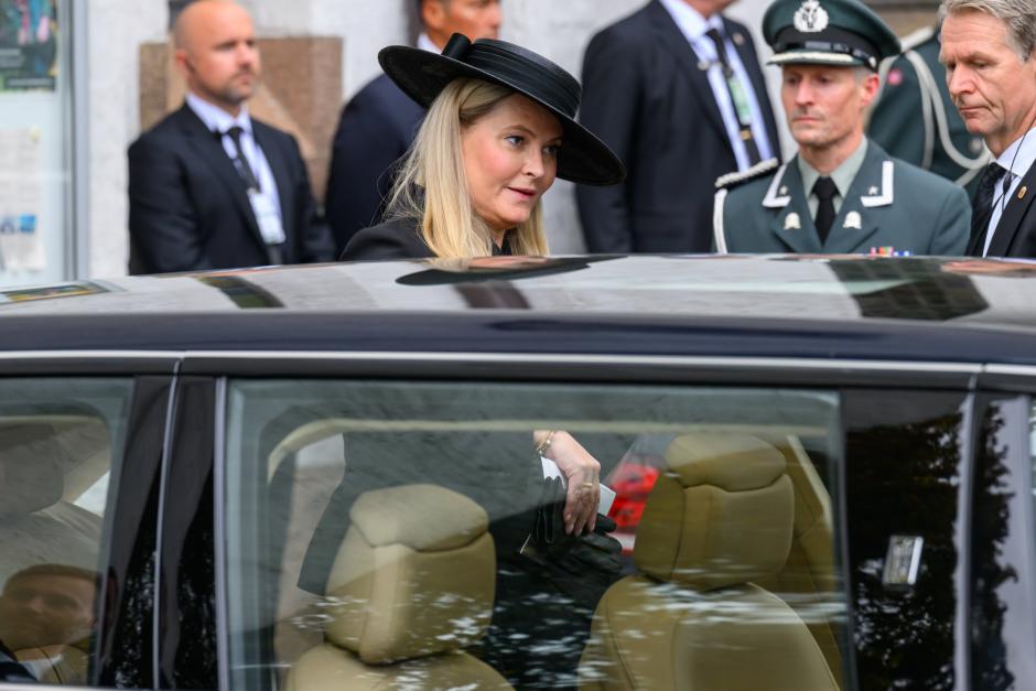 Mette-Marit en el funeral de la Princesa Astrid de Noruega