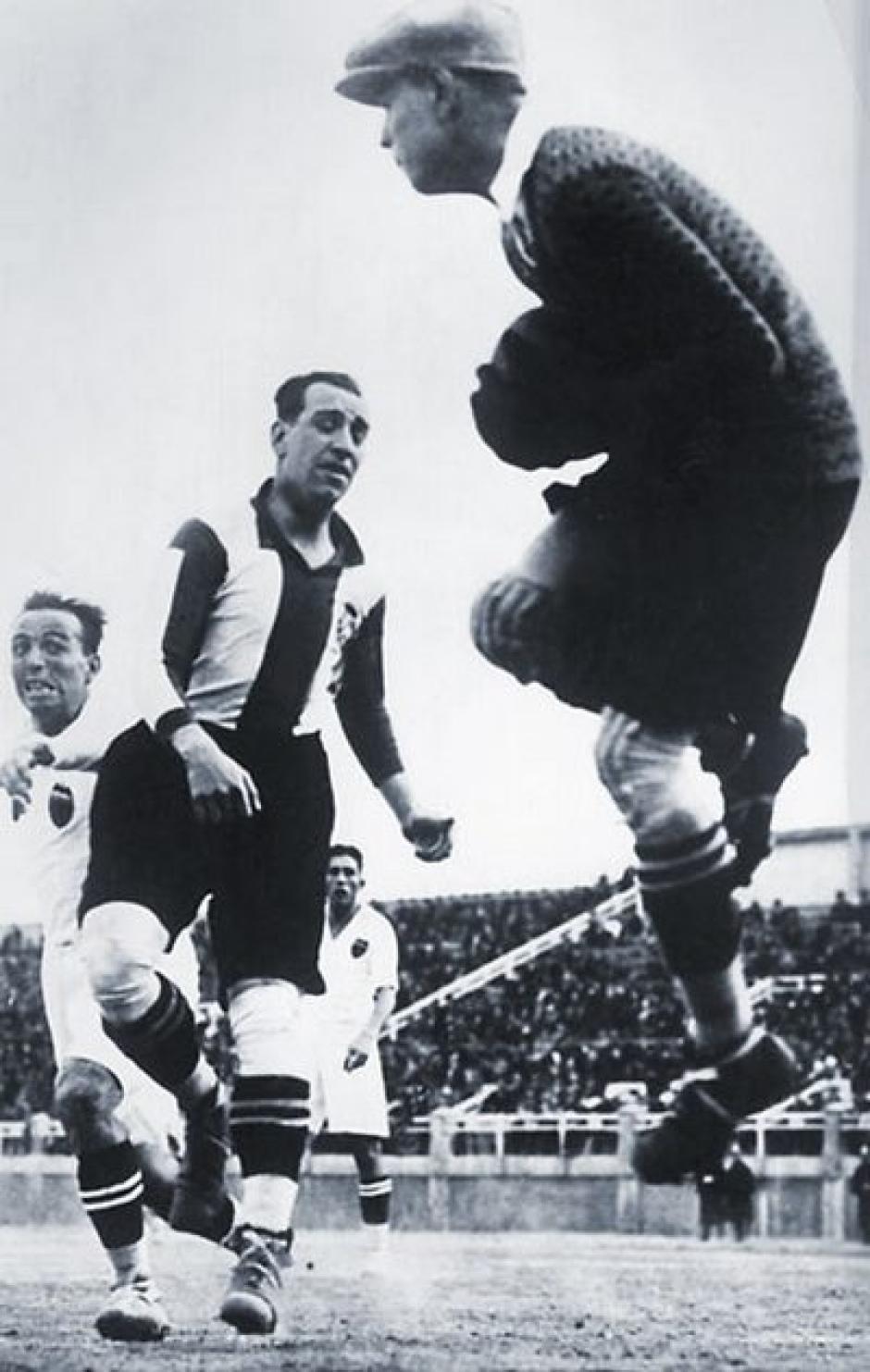 Ricardo Zamora en un partido contra el Español