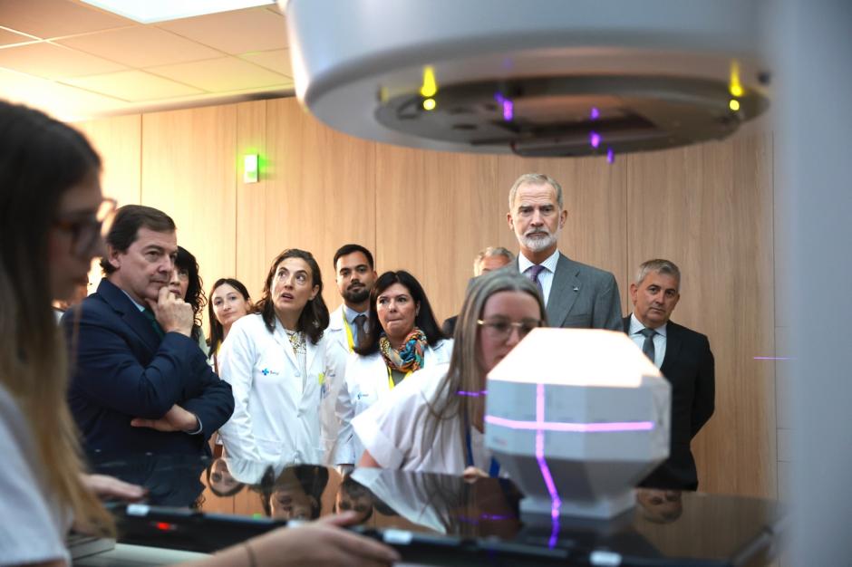 Un momento de la visita del Rey al hospital de Soria