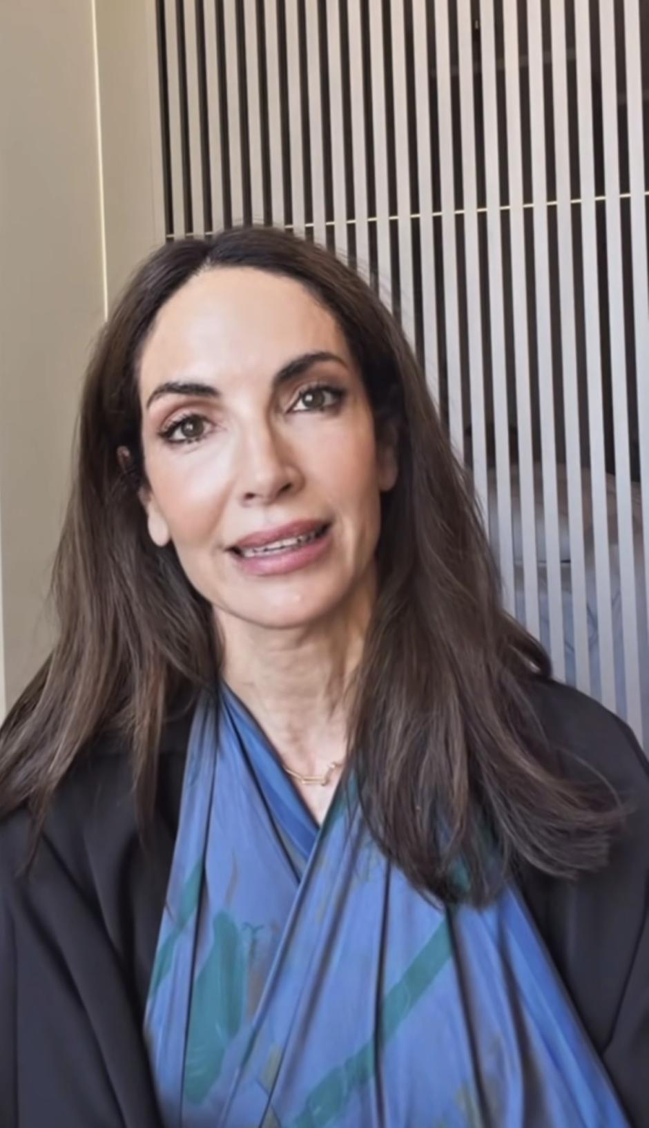 Eugenia Silva con el brazo en cabestrillo