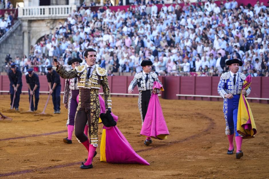 Talavante da la vuelta al ruedo tras cortar una oreja al primero de su lote