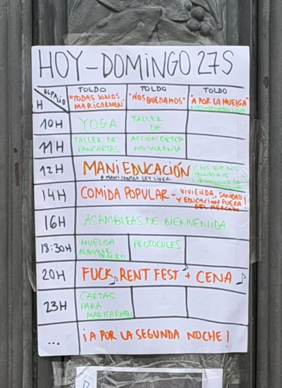Cartel en el asentamiento de la Puerta del Sol