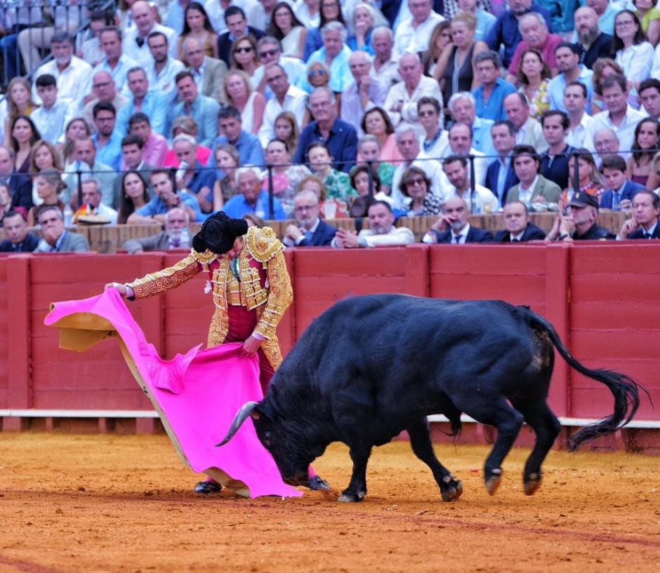 Morante de la Puebla, con el capote ante el segundo de su lote