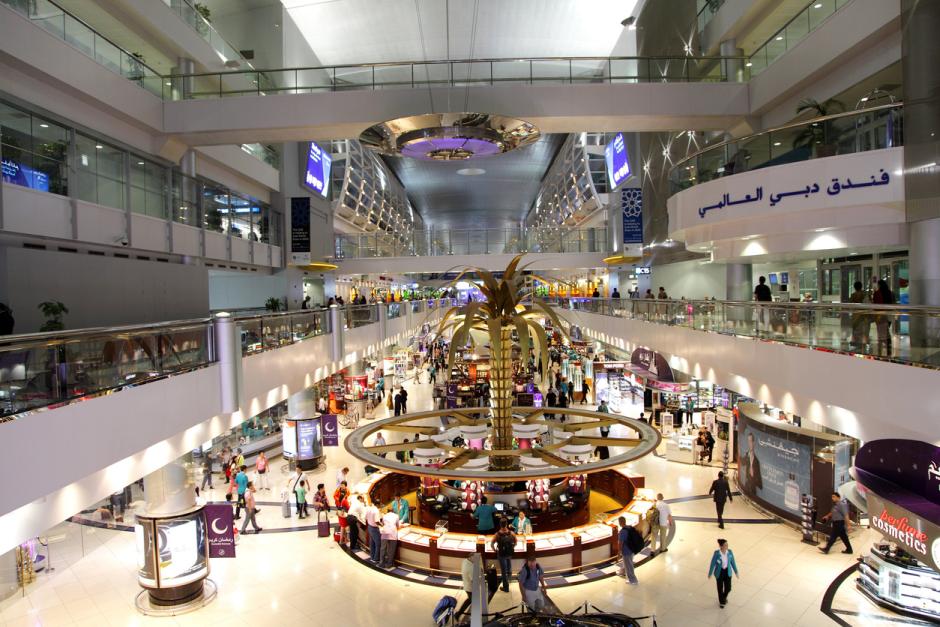 Área de compras en el aeropuerto internacional de Dubái