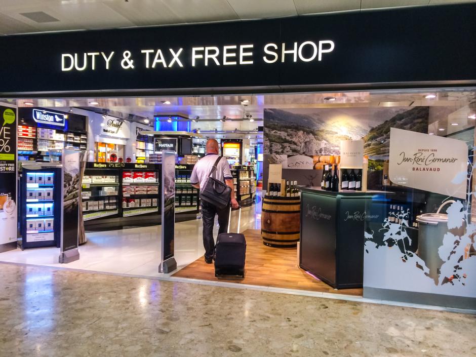 Tienda libre de impuestos en un aeropuerto