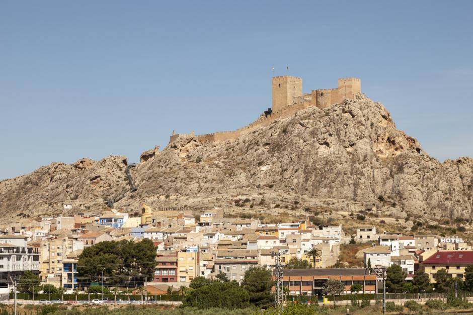 Pueblo de Sax y su fortaleza medieval
