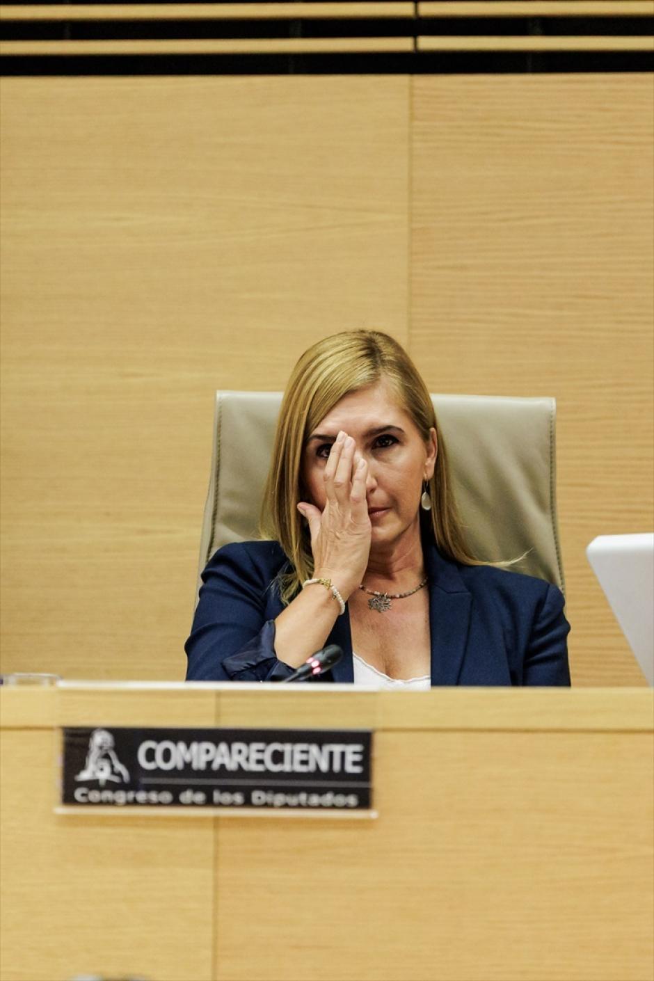 La exconsellera de Justicia e Interior de la Generalitat Valenciana Salomé Pradas se emociona durante su comparecencia