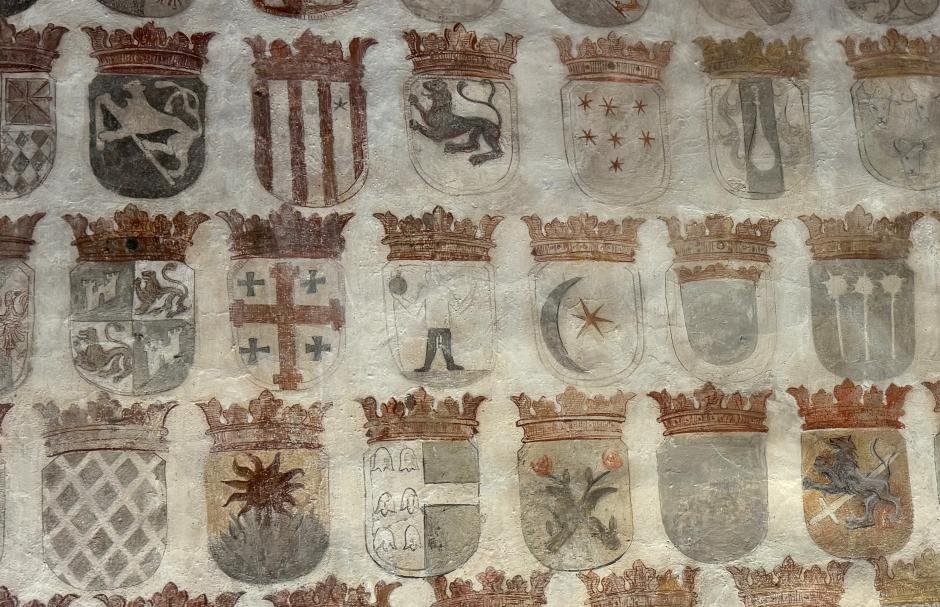 Hombre bomba en la Sala de los Escudos del castillo de Roštejn