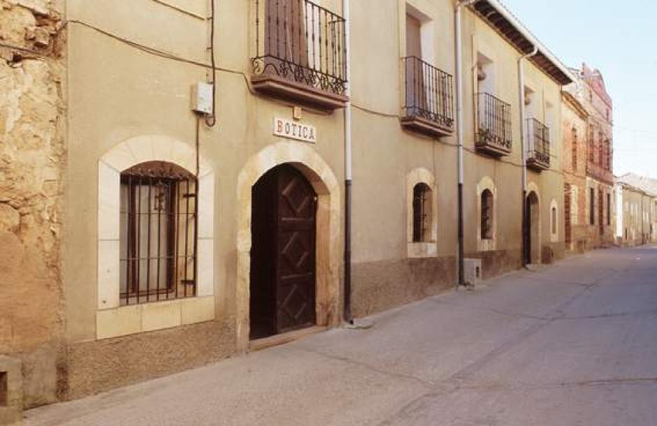 Entrada a la farmacia Jimeno en la calle de la Botica