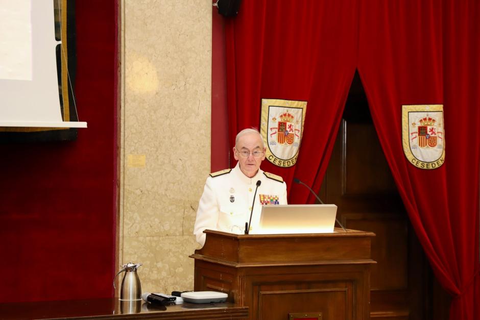 El JEMAD, almirante general López Calderón, asiste a la presentación del libro ‘Misión Oriente Medio’, de la colección ‘Boinas Verdes Españoles’.