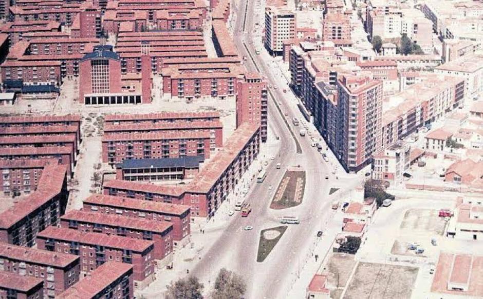 Vista aérea del barrio Cuatro de Marzo y el paseo Zorrilla en Valladolid durante los años 70