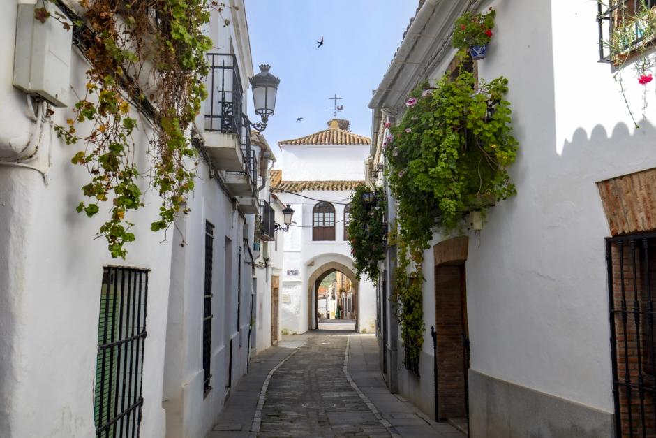Calle de Zafra con la Puerta de Jerez al fondo