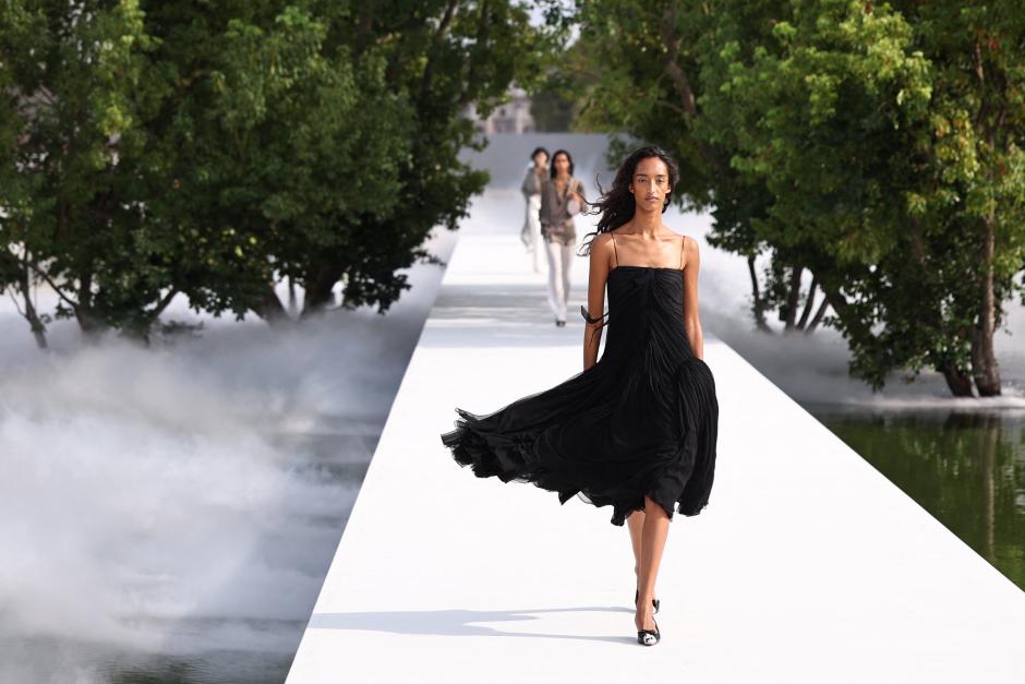 Una de las modelos de la colección Primavera-Verano de Dior