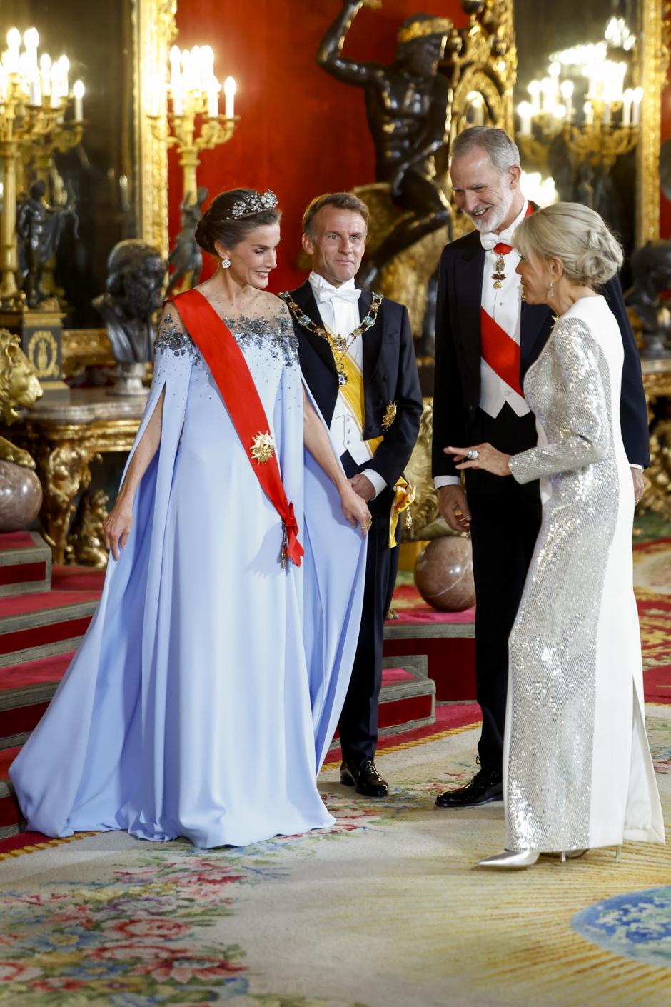 Los Reyes Felipe y Letizia con el matrimonio Macron