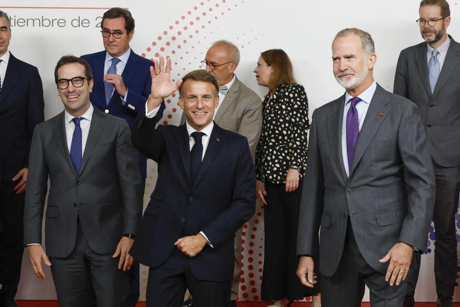 El Rey con el presidente de Francia y el ministro de Economía