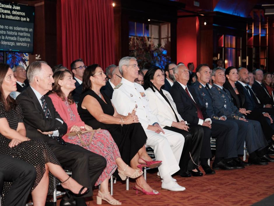El Jefe de Estado Mayor de la Armada, almirante general Antonio Piñeiro, presentó ayer el programa del centenario en el Teatro Real, en un acto al que asistió la secretaria de Estado directora del CNI, Esperanza Casteleiro, y el Jefe de Estado Mayor del Ejército del Aire y del Espacio, Francisco Braco