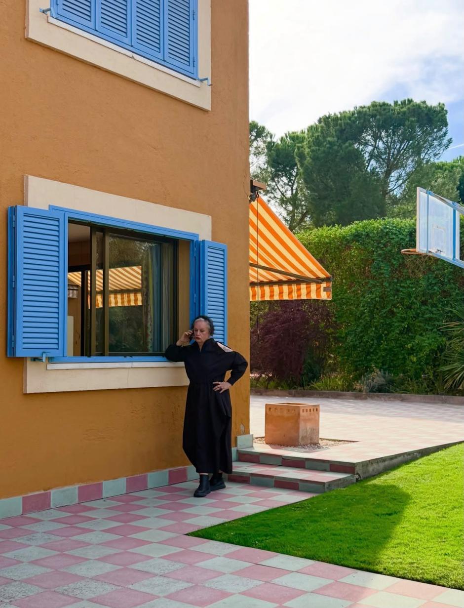 Una de las zonas exteriores de la casa de Pedro Almodóvar