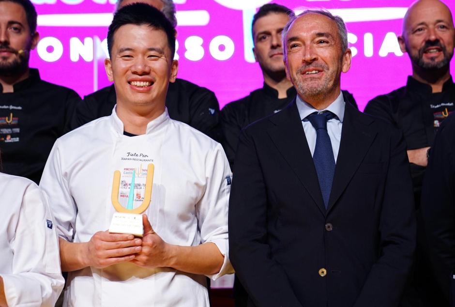 Jiale Pan, del restaurante Jiapan, recibe el primer premio del II Concurso de Pinchos y Tapas de Castilla y León