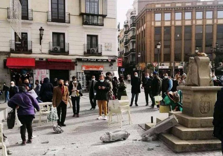 Cruceiro derribado en la Plaza Jacinto Benavente