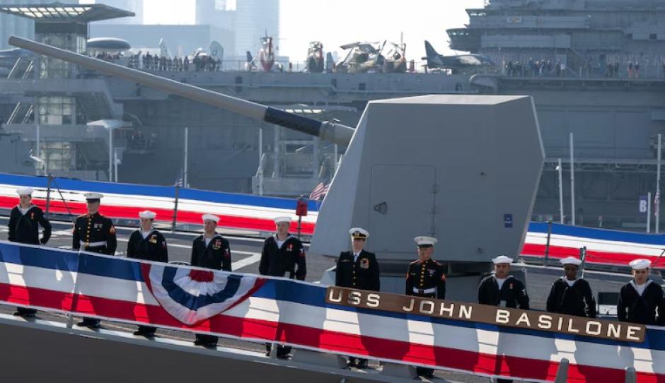La tripulación del USS John Basilone (DDG-122)