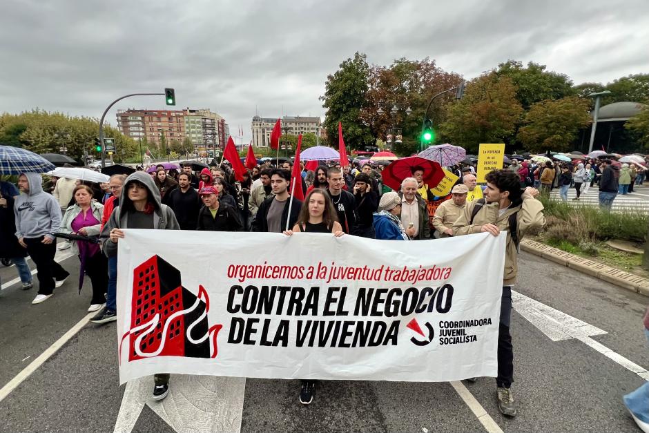 Miles de leoneses se manifiestan por el derecho a la vivienda