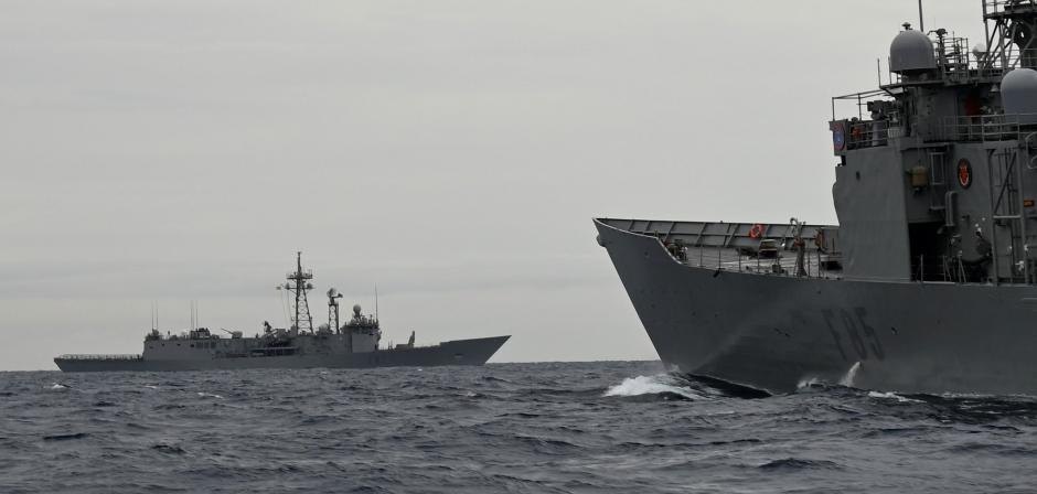 Imagen del encuentro de tres fragatas españolas en el Mediterráneo