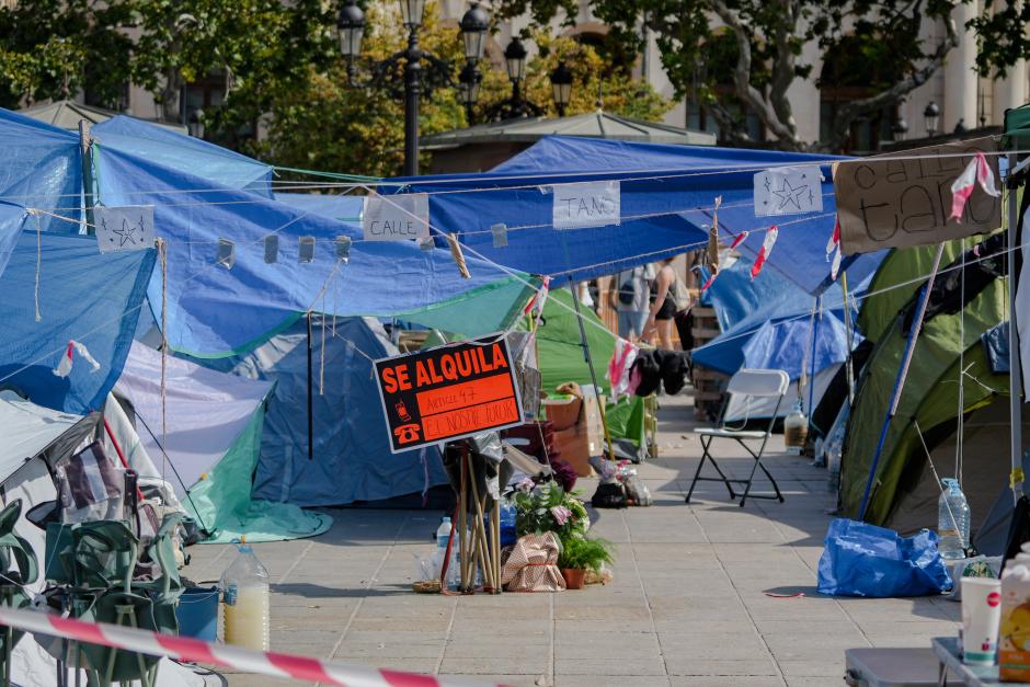 Imagen de la acampada de la Plaza del Ayuntamiento de Valencia