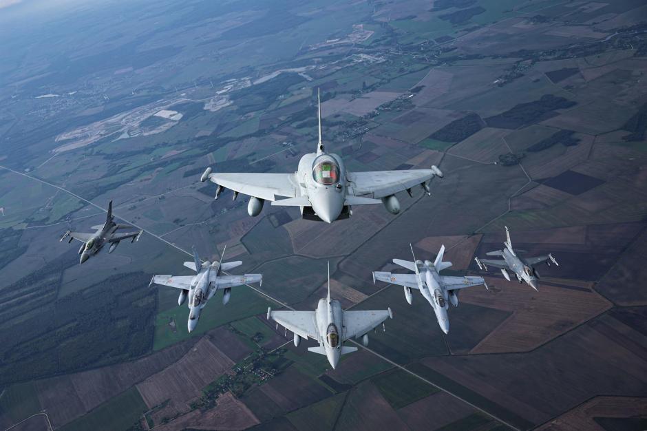 Eurofighter alemanes e italianos, F-18 Hornet españoles, F-16 Fighting Falcon turcos y un bombardero B-1B Lancer estadounidense