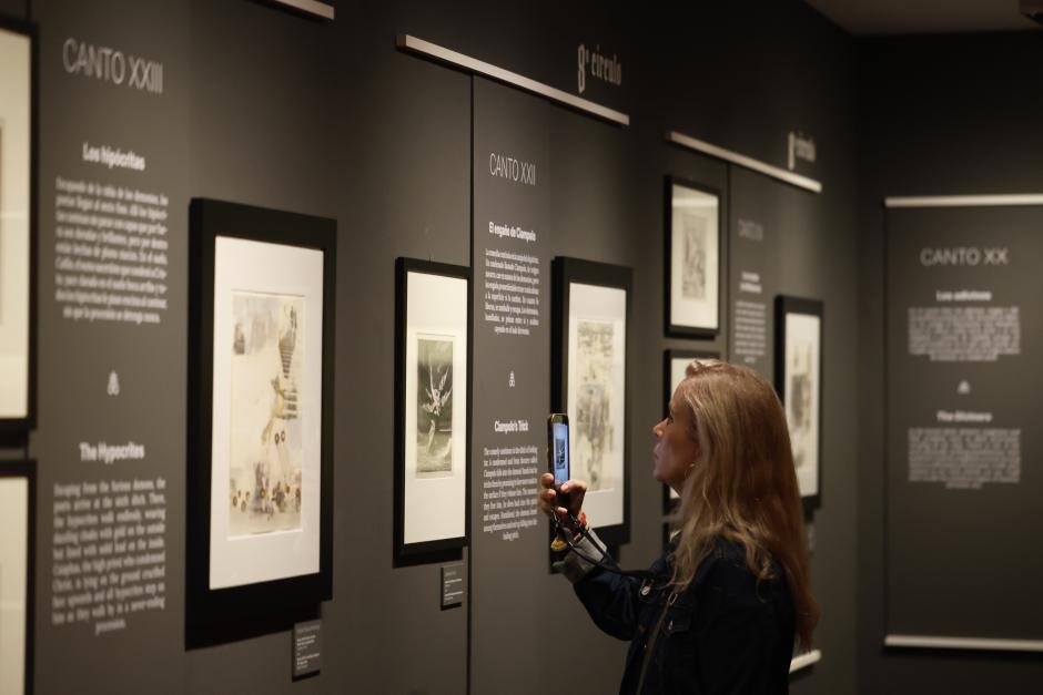 La Fundación Canal presenta una exposición inédita que reúne, por primera vez, las dos series completas que Gustave Doré y Robert Rauschenberg realizaron a partir del Infierno de Dante. Un total de 111 obras permiten contemplar el diálogo entre dos interpretaciones muy diversos de una misma obra, separadas por casi un siglo y desarrolladas desde lenguajes artísticos completamente distintos.