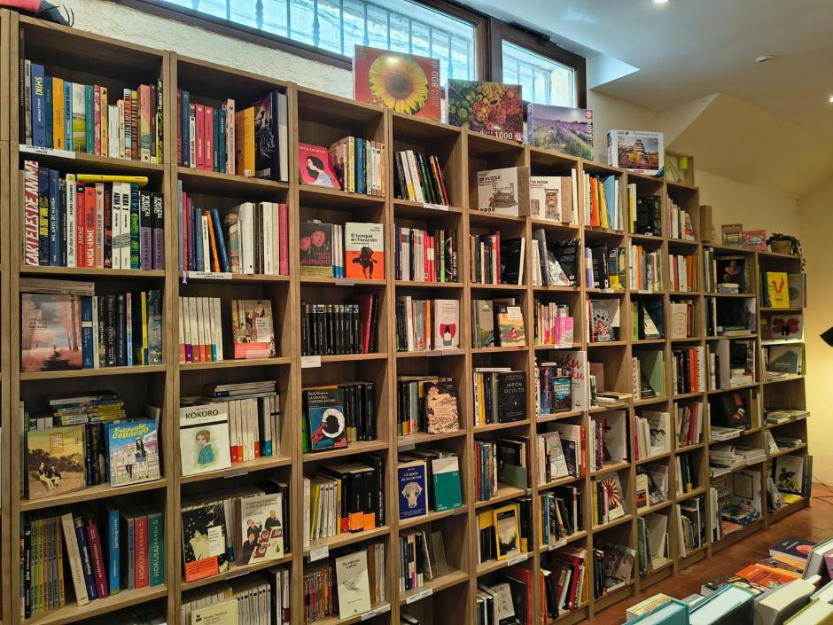 Interior de Kinari Books, en la Villa del Libro de Urueña
