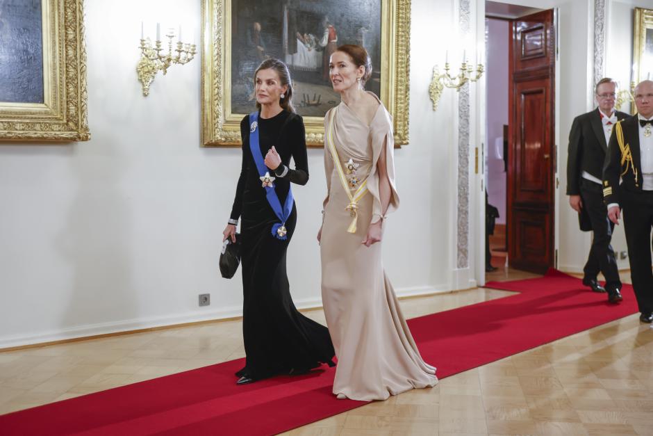 La Reina y la Primera Dama de Finlandia, en la cena de gala del Palacio Presidencial de Helsinki