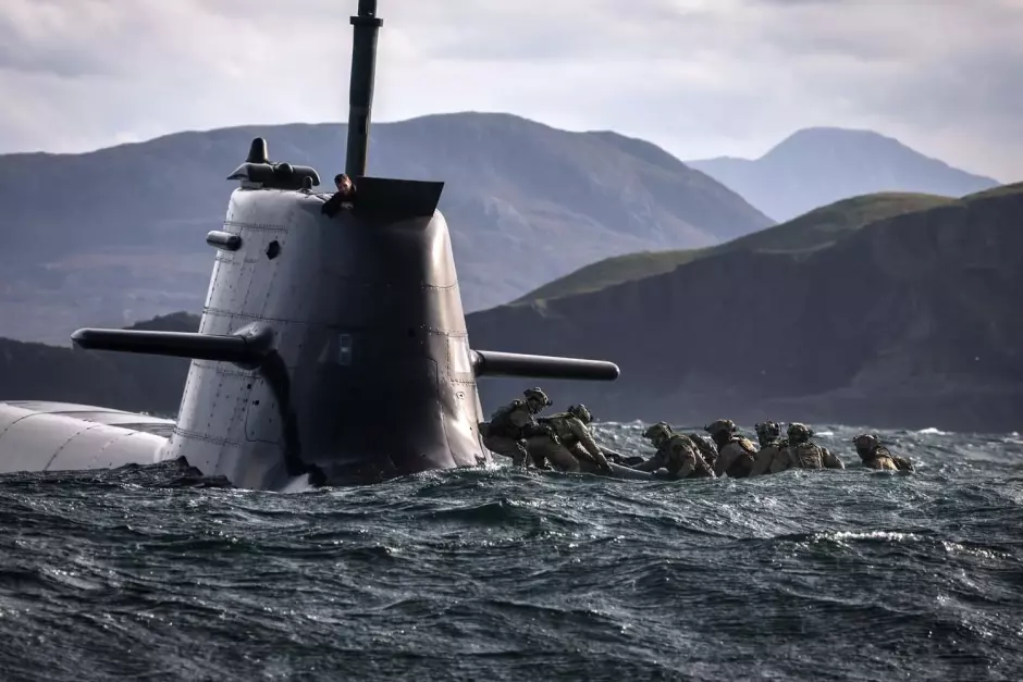 El submarino proporcionó apoyo de Inteligencia, Vigilancia y Reconocimiento (ISR) para identificar y desarrollar el objetivo, antes del desembarco táctico