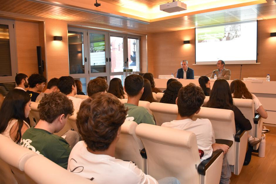 Público asistente a la conferencia