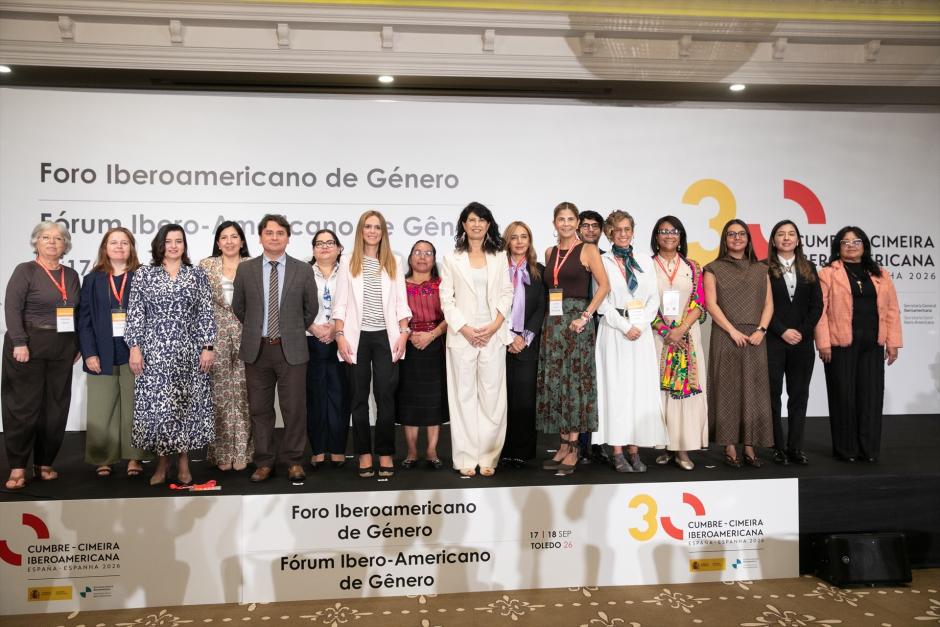 La ministra de Igualdad, Ana Redondo (c), presidiendo el V Foro Iberoamericano de Género que se celebró en Toledo