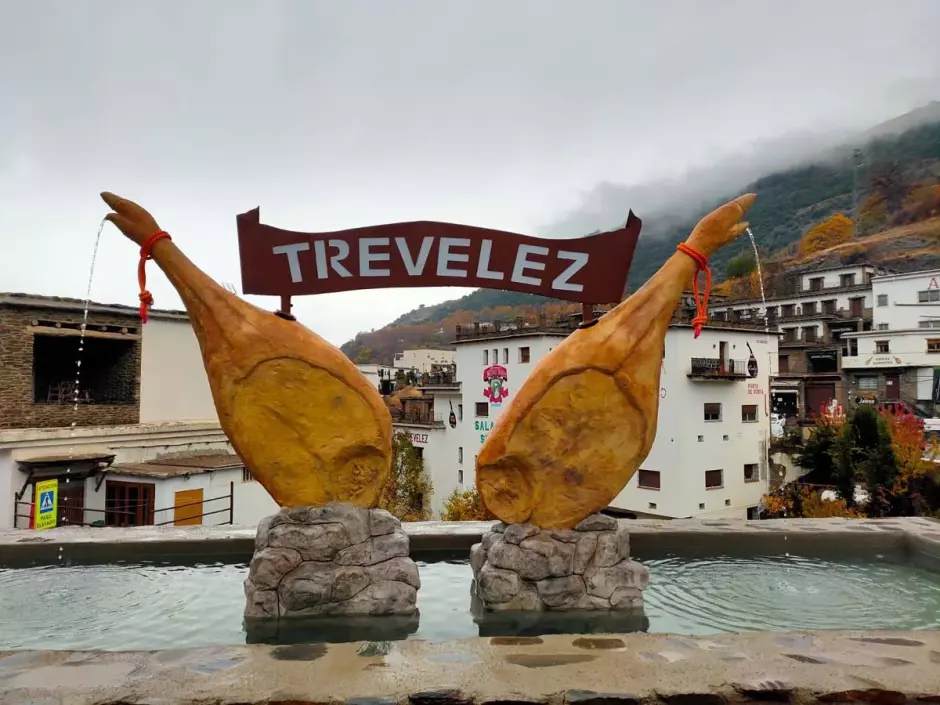 Fuente del Jamón, la seña de identidad de Trevélez