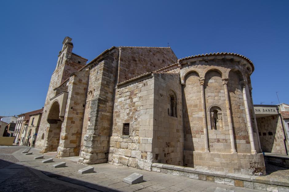 Iglesia románica de Santa María la Nueva