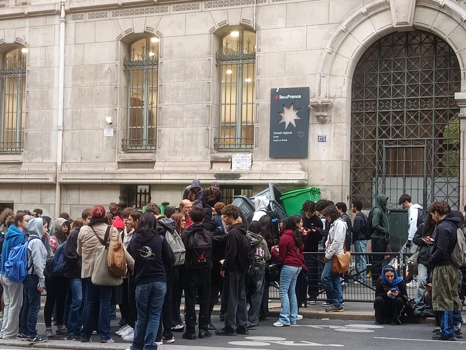 Estudiantes de Secundaria bloquean el Liceo Louis Le Grand
