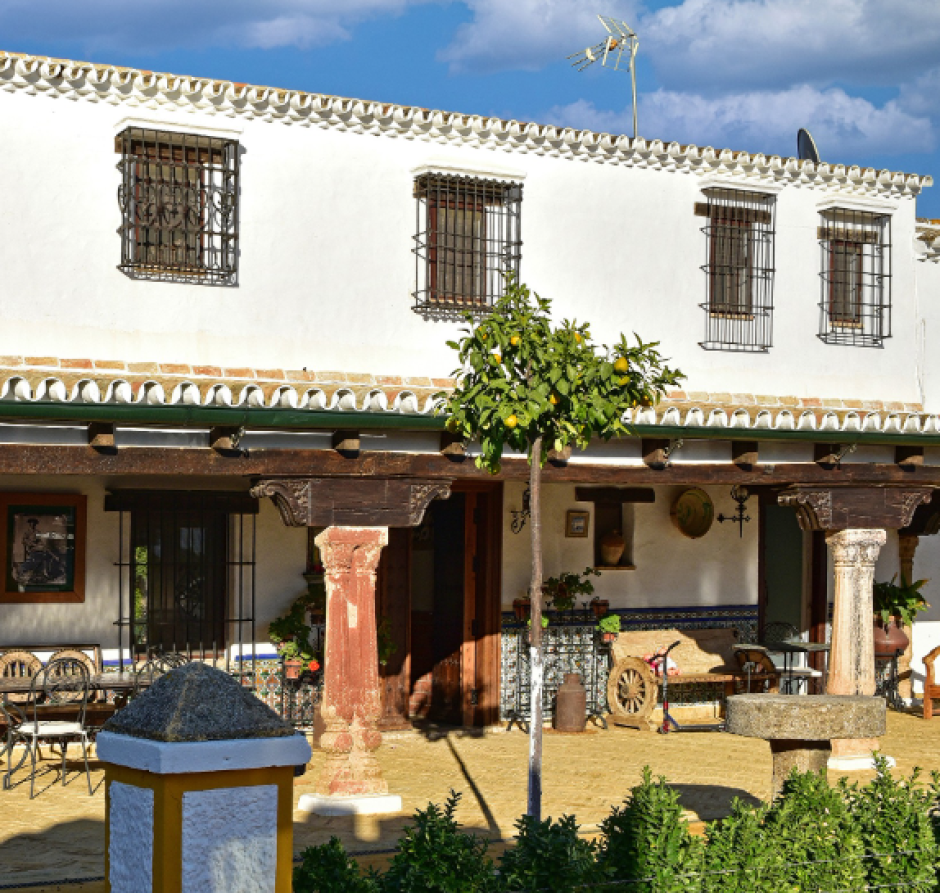 Uno de los porches en la Huerta de San Antonio