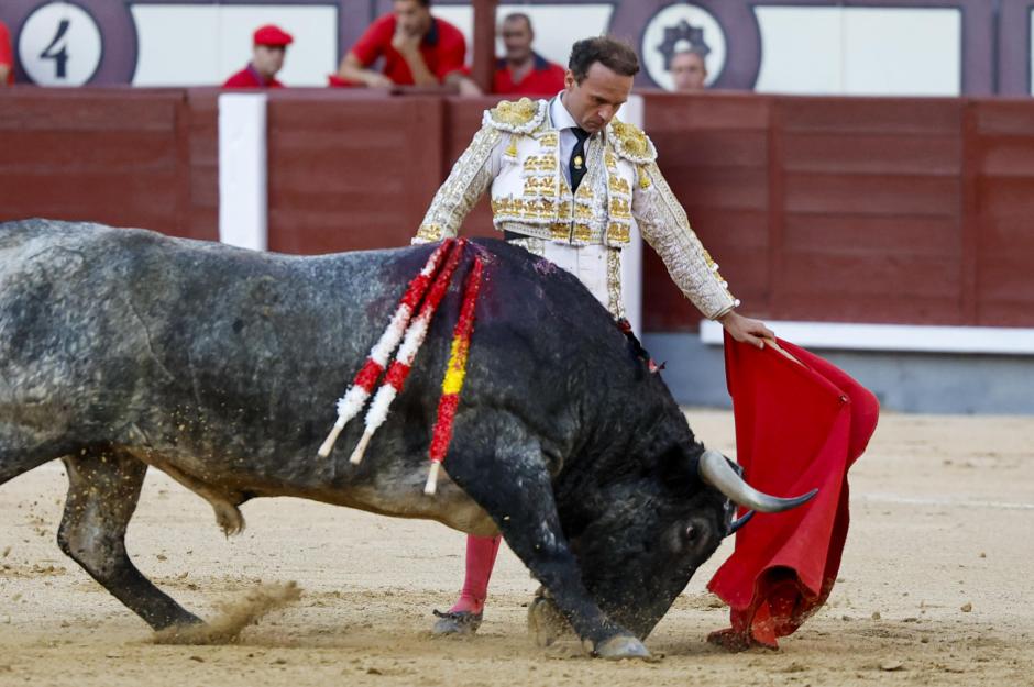 Antonio Ferrera, con uno de sus toros en el mano a mano con Román