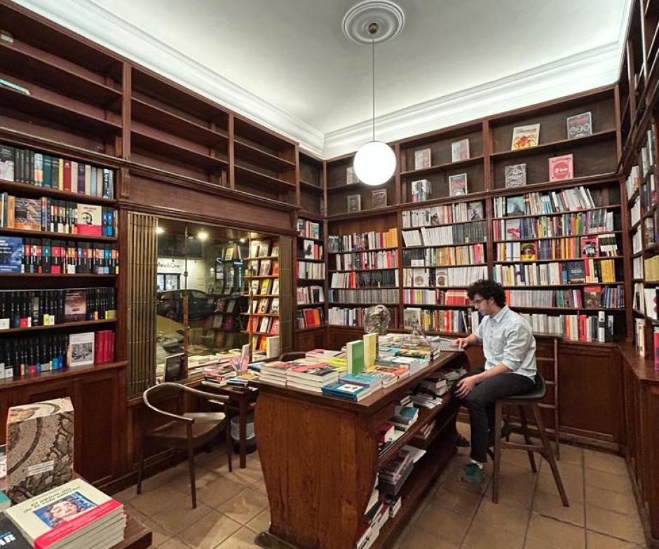 Librería Pérgamo desde dentro