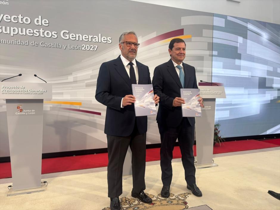 Mañueco y Pollán en la presentación del proyecto de presupuestos de la Comunidad pata 2027