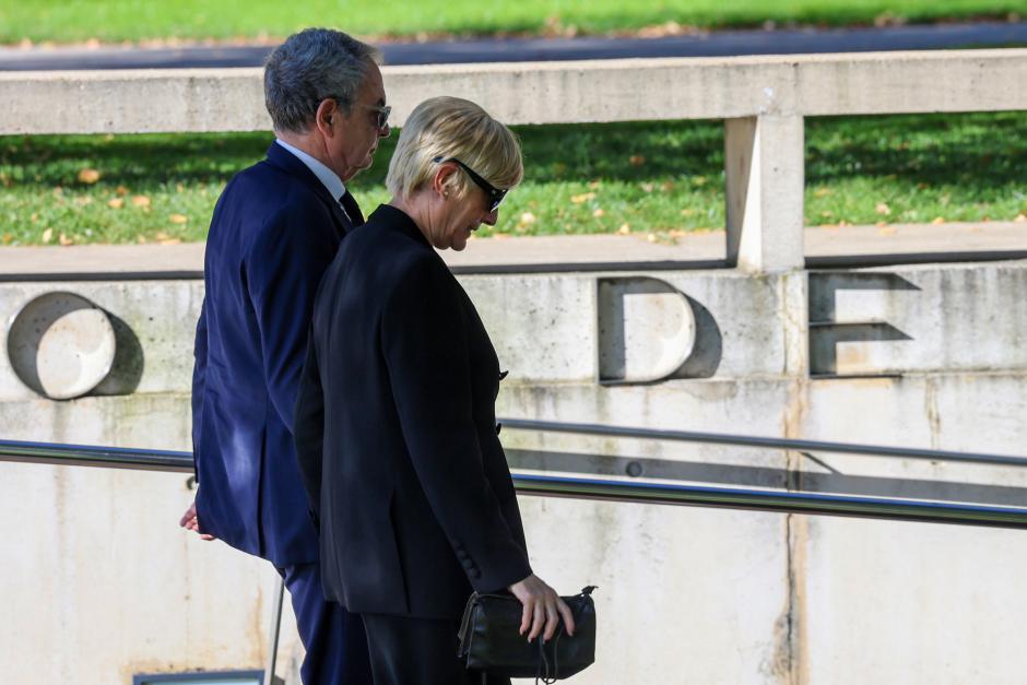 El ex presidente del Gobierno, José Luis Rodríguez Zapatero, asiste a la capilla ardiente de su padre, Juan Rodríguez García-Lozano, junto a su esposa, Sonsoles Espinosa