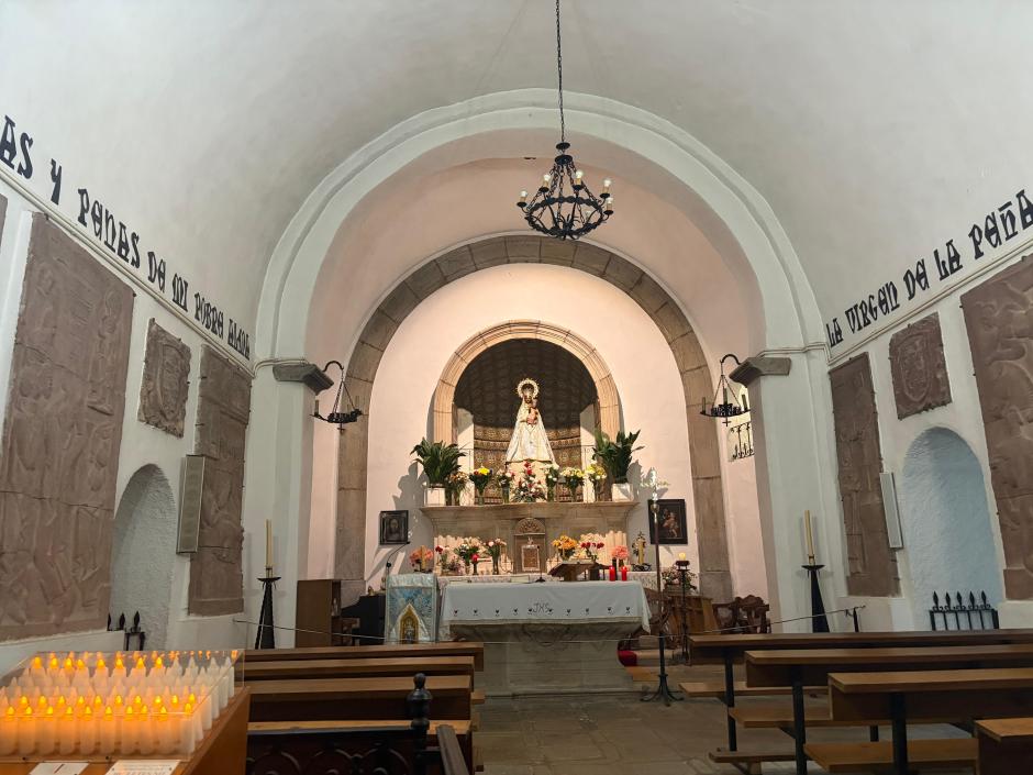 Virgen de la Peña de Francia, en el interior del santuario