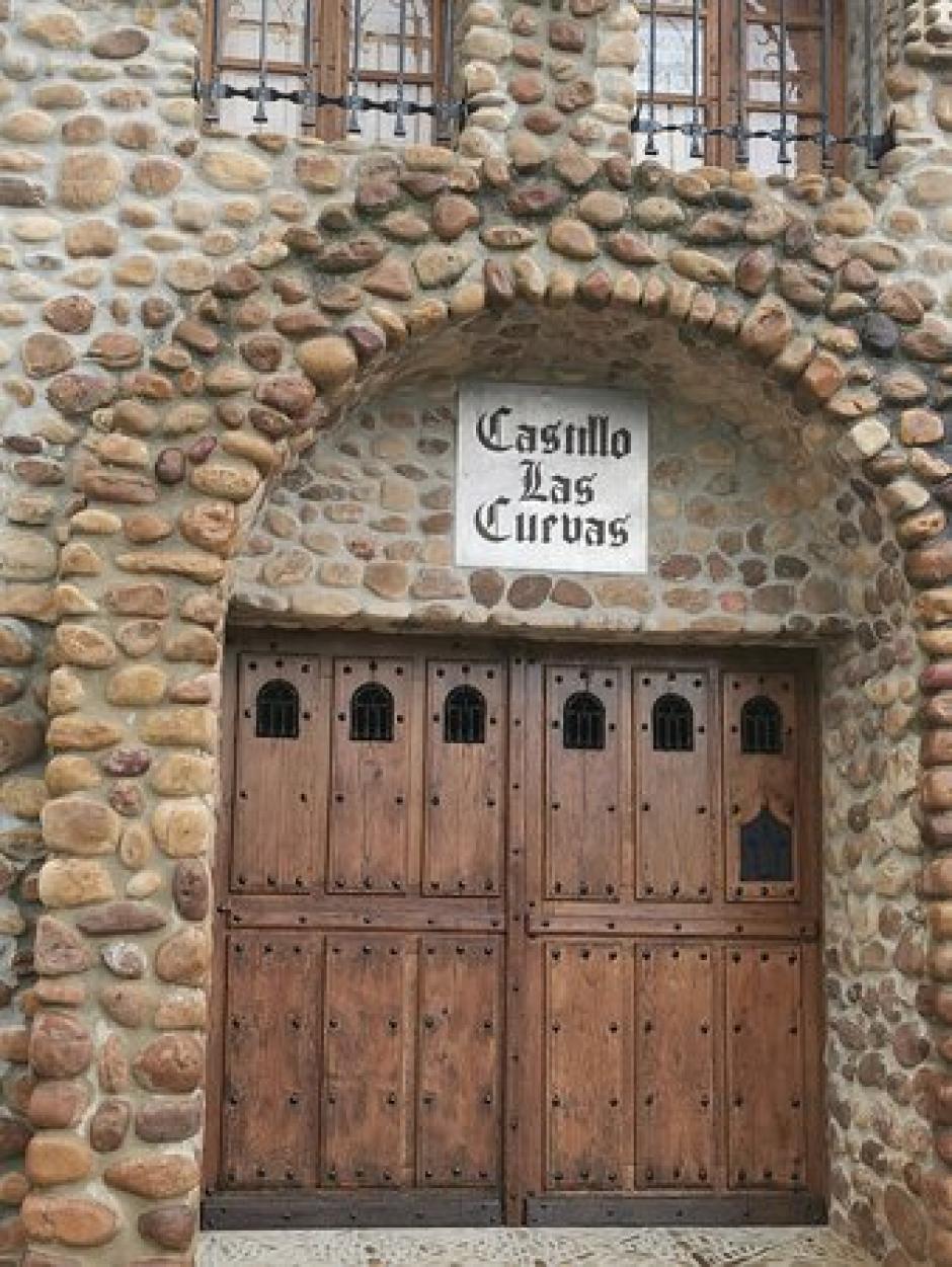 Puerta del castillo de las Cuevas